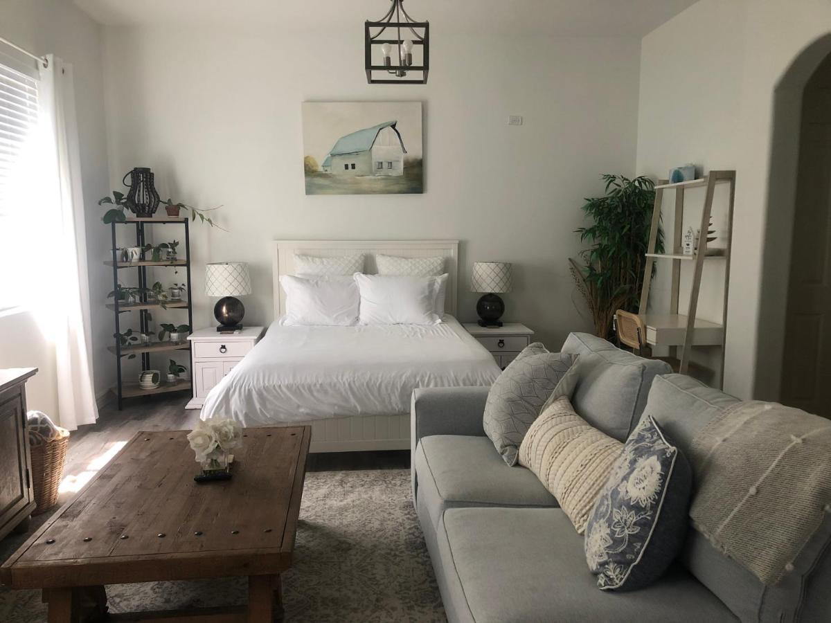 Beautiful Private Casita/Guesthouse W/ Kitchen, Access To Pool/Spa غوديير المظهر الخارجي الصورة